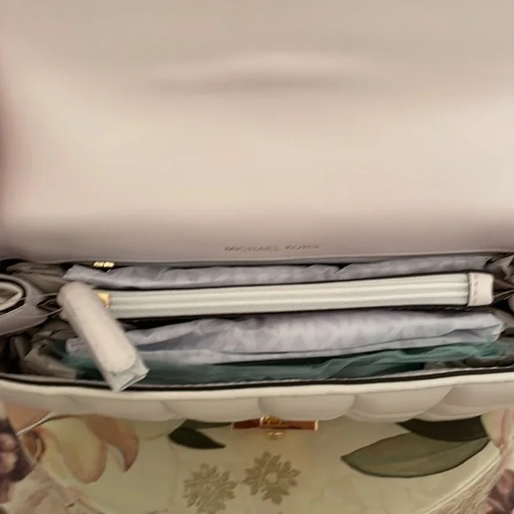 Michael Kors Handbag - Picture 7 of 9